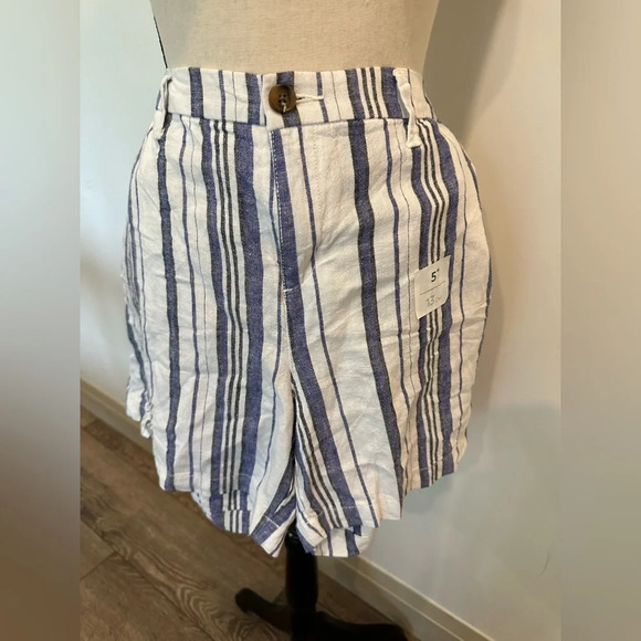 Old Navy Linen  Striped Blue and White 5" Shorts NWT 14 NWT EUC - Picture 1 of 9